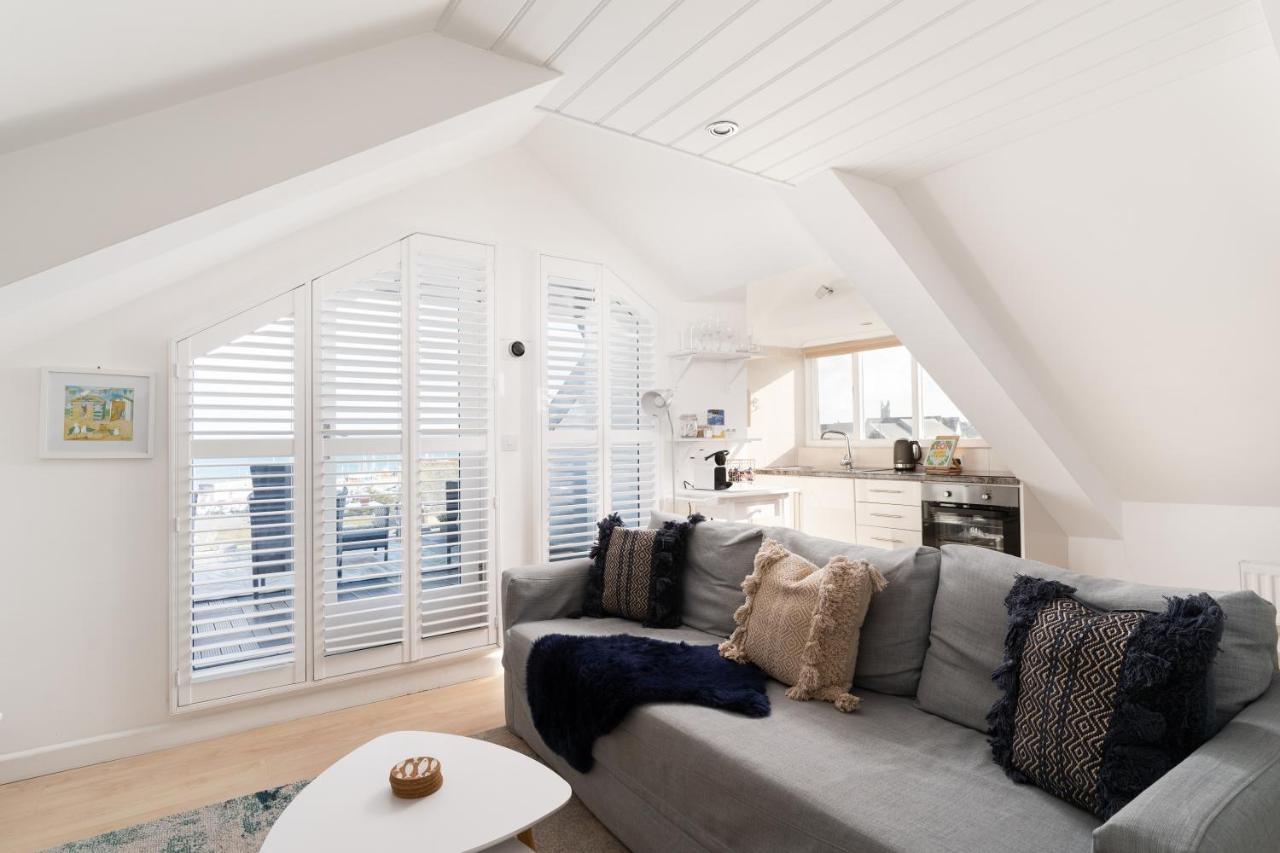 Stunning Views Over Mounts Bay With Balcony ペンザンス エクステリア 写真