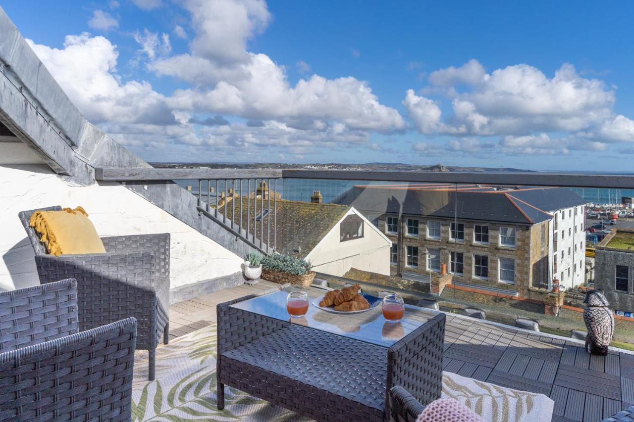 Stunning Views Over Mounts Bay With Balcony ペンザンス エクステリア 写真