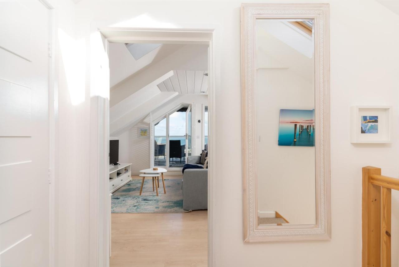 Stunning Views Over Mounts Bay With Balcony ペンザンス エクステリア 写真