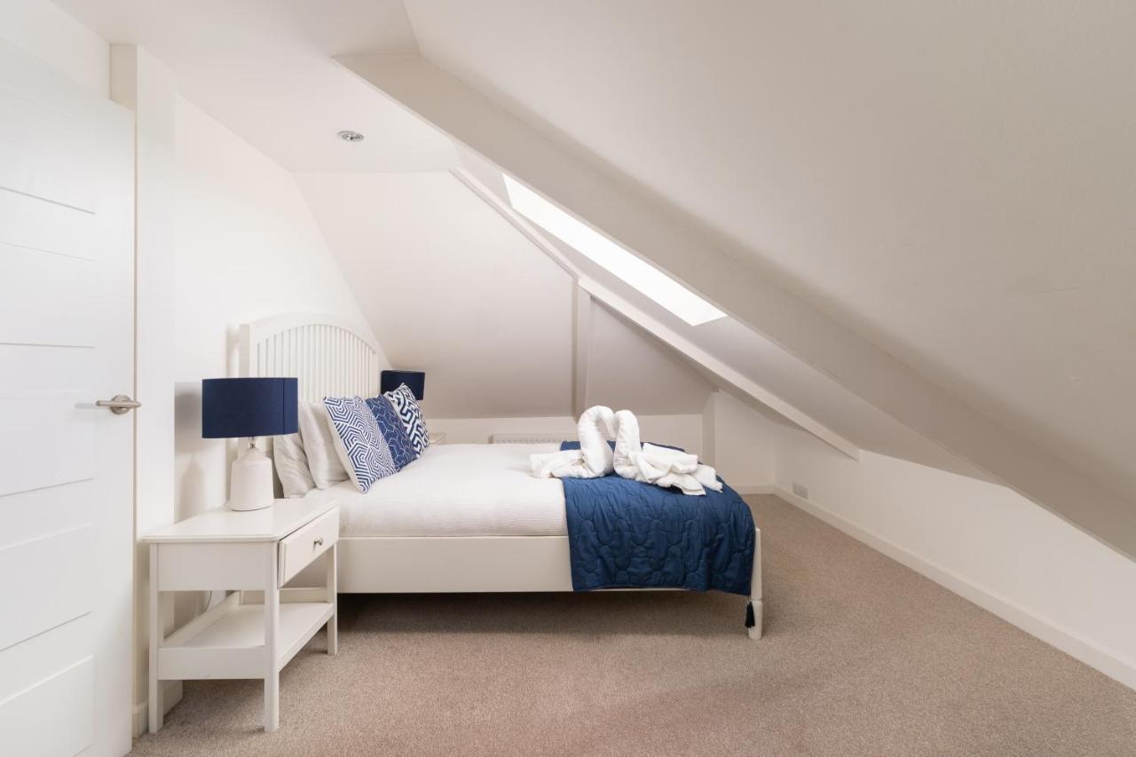 Stunning Views Over Mounts Bay With Balcony ペンザンス エクステリア 写真
