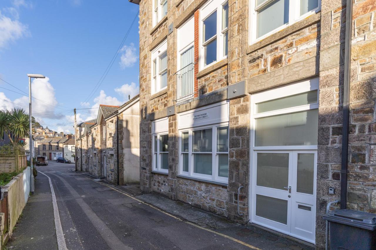 Stunning Views Over Mounts Bay With Balcony ペンザンス エクステリア 写真