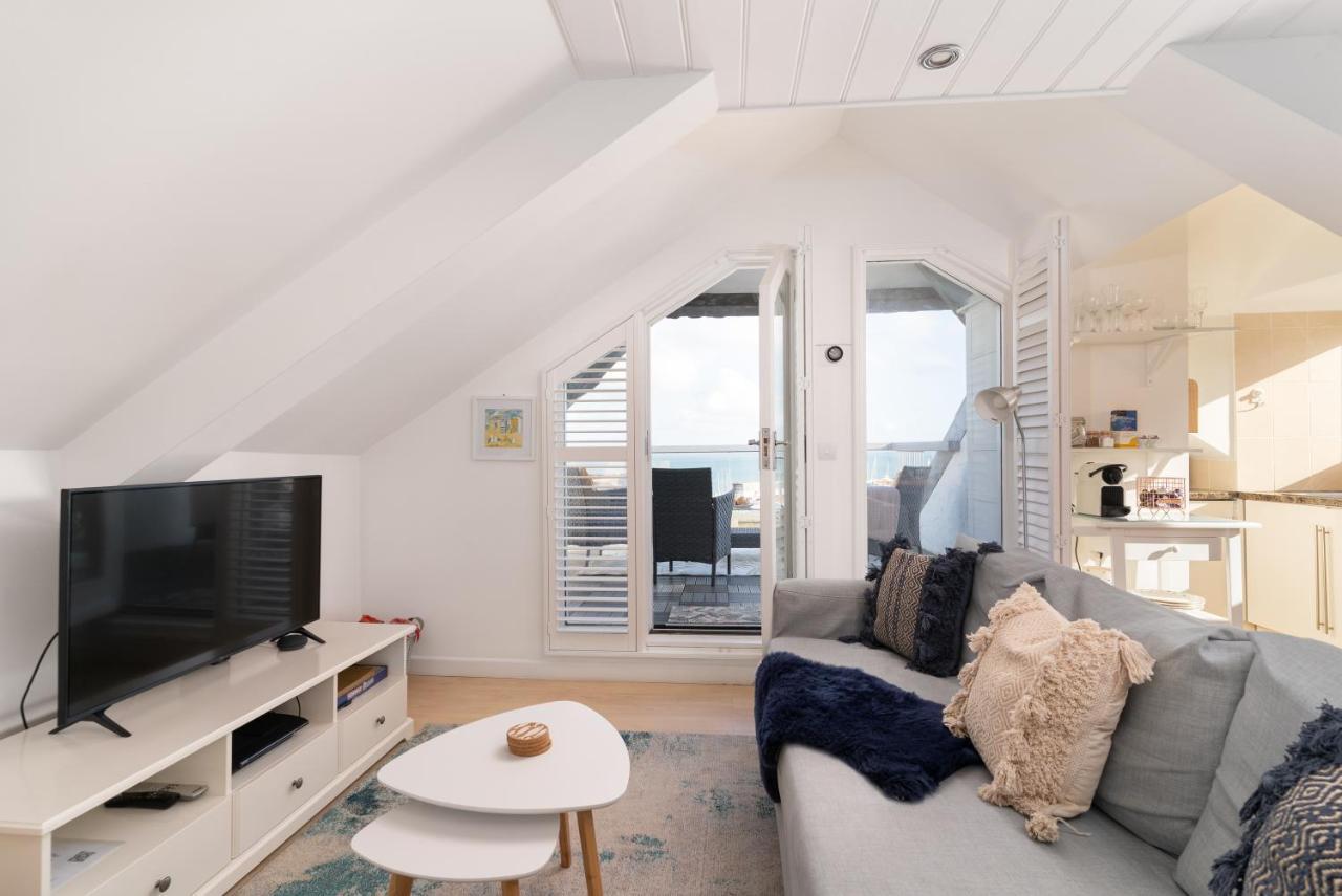 Stunning Views Over Mounts Bay With Balcony ペンザンス エクステリア 写真